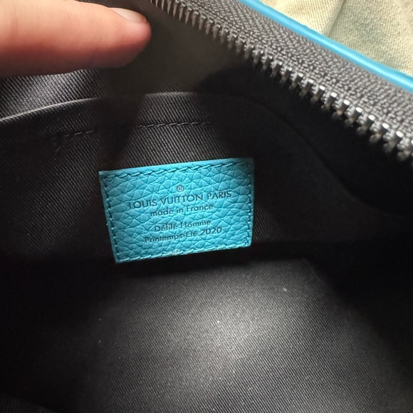 EXCELLENT CONDITION - Louis Vuitton Triangle Messenger (Spring 2020) - Picture 6 of 6